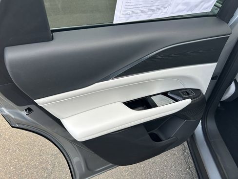 Used 2024 Cadillac Lyriq Luxury image 12