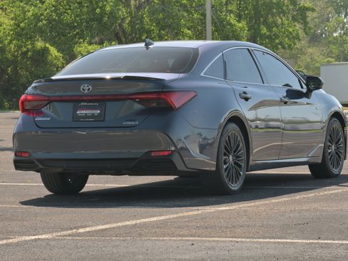 Used 2021 Toyota Avalon XSE FWD image 32