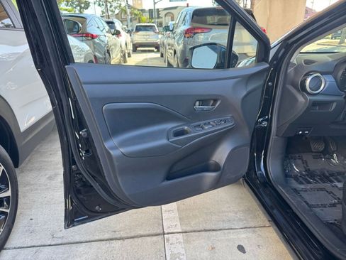 Used 2025 Nissan Versa SV image 18