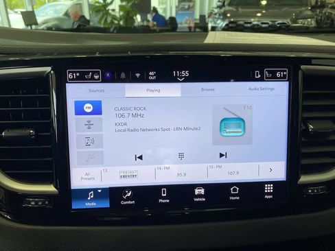Used 2025 Chrysler Pacifica Select FWD image 26