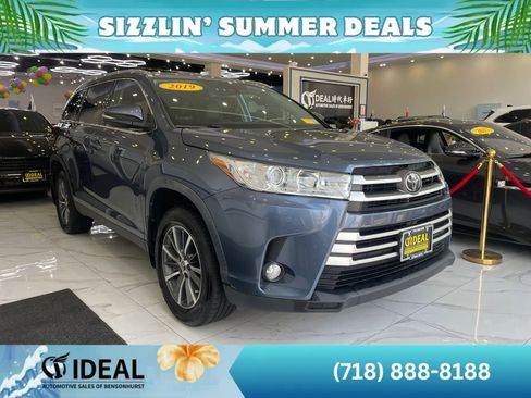 Used 2019 Toyota Highlander XLE AWD/4WD image 1