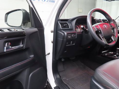 Used 2021 Toyota 4Runner Venture image 42