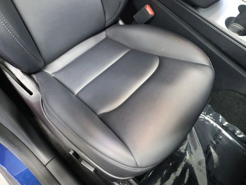 Used 2022 Tesla Model Y Long Range image 32