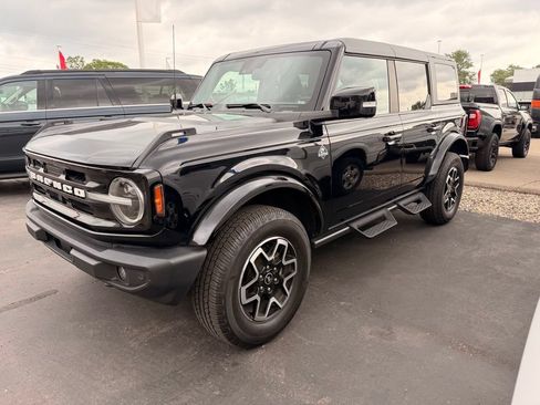 Used 2023 Ford Bronco Outer Banks AWD/4WD image 1