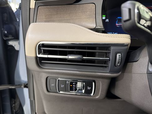 Used 2024 Lincoln Corsair Reserve w/ Equipment Group 201A AWD/4WD image 20