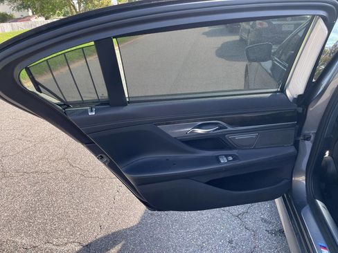 Used 2016 BMW 750i image 22