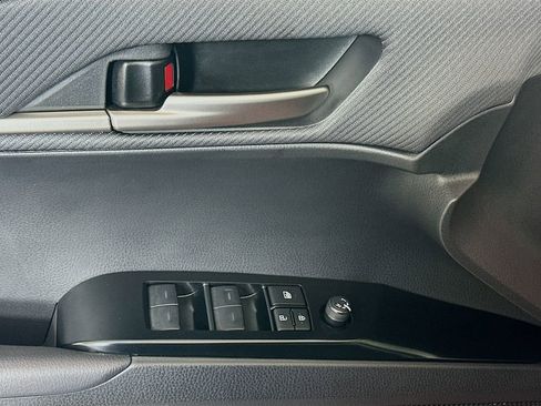 Used 2025 Toyota Camry SE image 18