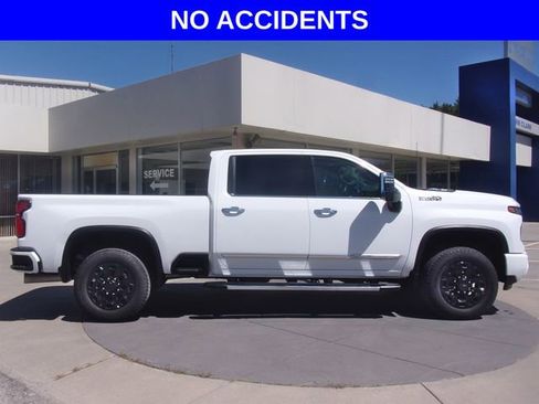 Used 2025 Chevrolet Silverado 2500 High Country w/ Technology Package AWD/4WD image 2