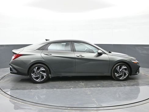 Certified 2024 Hyundai Elantra Limited image 9