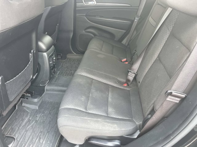 Used 2021 Jeep Grand Cherokee Laredo w/ Security & Convenience Group AWD/4WD image 19