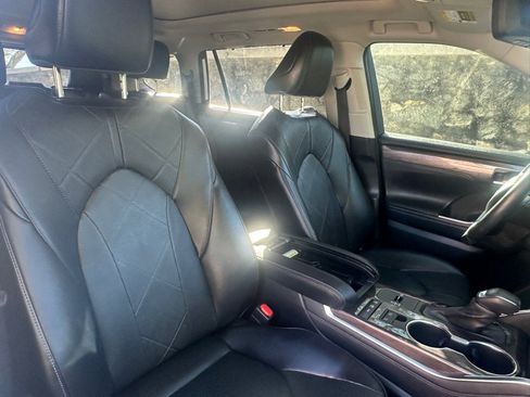 Used 2022 Toyota Highlander Platinum image 39