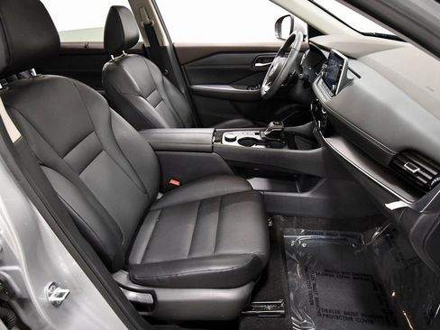 Used 2023 Nissan Rogue SV w/ SV Premium Package image 20