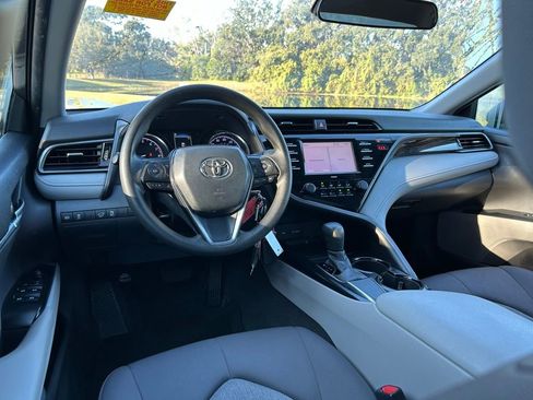 Used 2020 Toyota Camry LE image 12