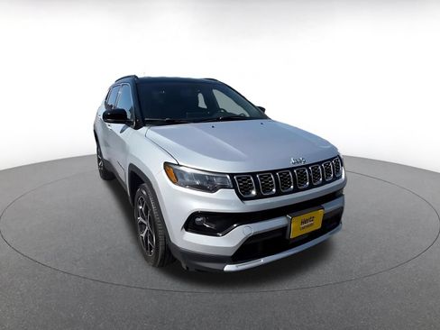 Used 2025 Jeep Compass Limited AWD/4WD image 3