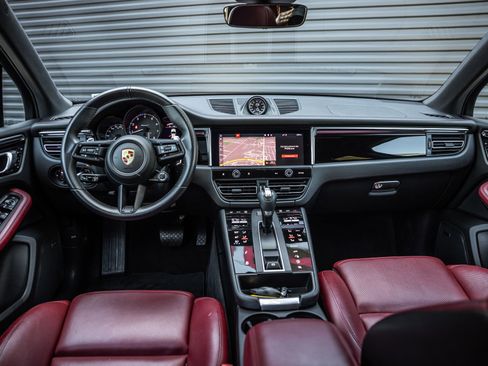 Certified 2023 Porsche Macan Turbo AWD/4WD image 11