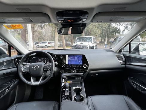 Used 2025 Lexus NX 250 250 Premium image 36