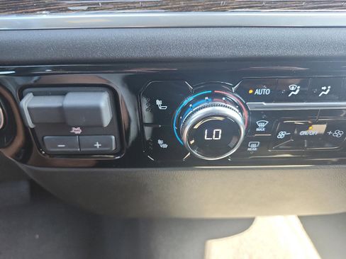 New 2026 GMC Sierra 1500 SLE image 16