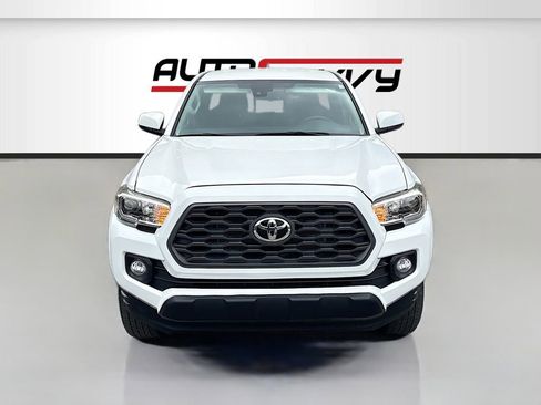 Used 2021 Toyota Tacoma SR5 RWD image 2