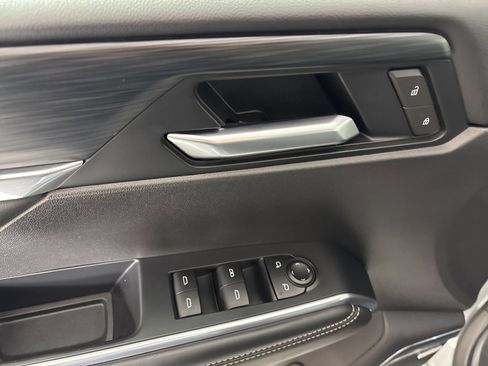 Used 2025 GMC Acadia Elevation image 15