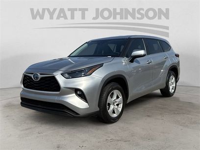 Used 2023 Toyota Highlander LE