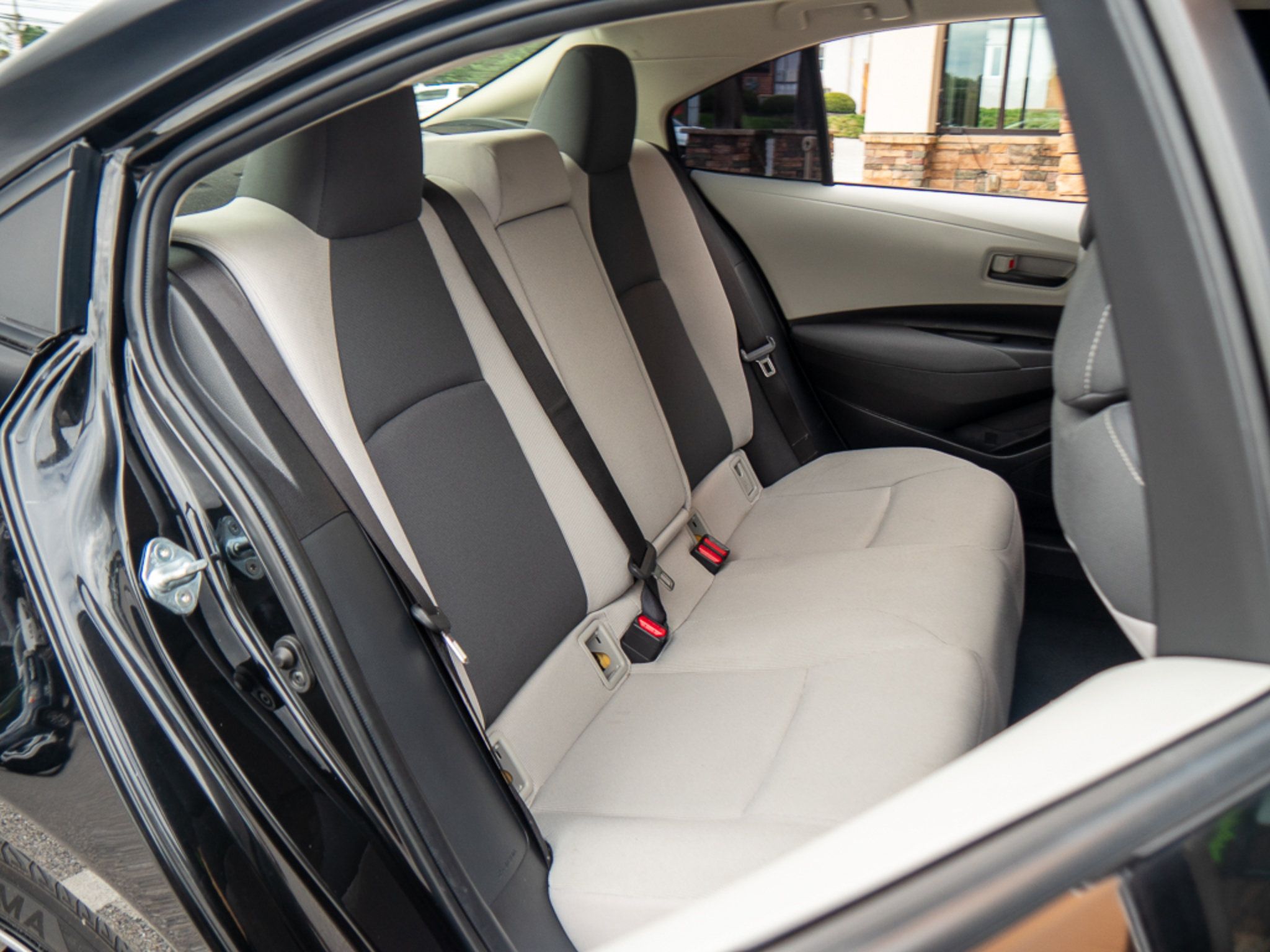 Used 2022 Toyota Corolla LE FWD image 19