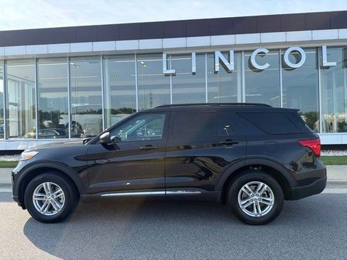 Used 2023 Ford Explorer XLT w/ Equipment Group 202A AWD/4WD image 2