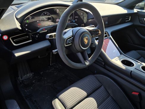 New 2025 Porsche Taycan 4S image 4