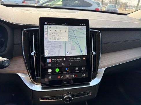 Used 2025 Volvo XC90 B5 Plus w/ Protection Package Premier image 12