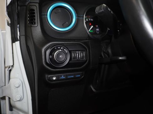 Used 2022 Jeep Wrangler Unlimited Rubicon 4xe w/ Dual Top Group AWD/4WD image 21