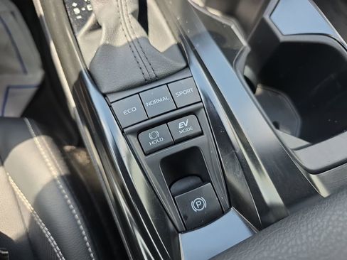 Used 2025 Toyota Camry SE w/ Convenience Package FWD image 25