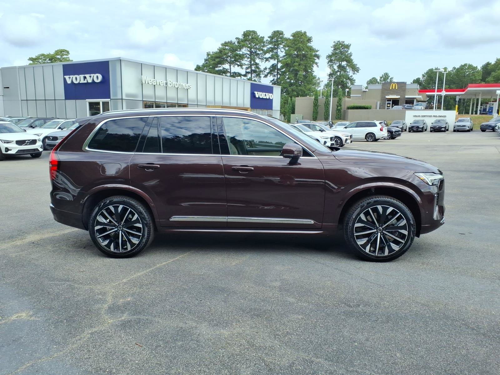 New 2026 Volvo XC90 T8 Plus w/ Protection Package Premier AWD/4WD image 2