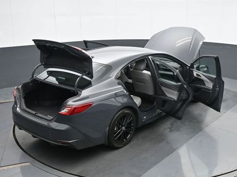 Used 2025 Toyota Camry XSE image 39