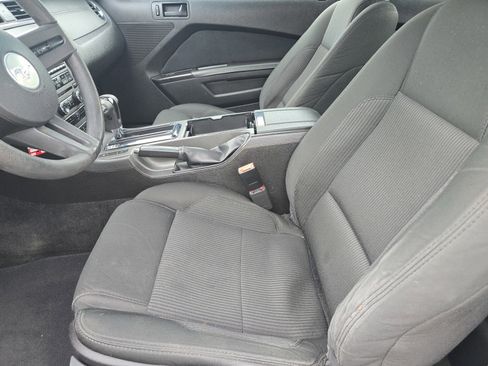 Used 2010 Ford Mustang Coupe image 10