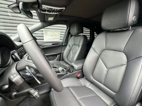 New 2025 Porsche Macan image 5