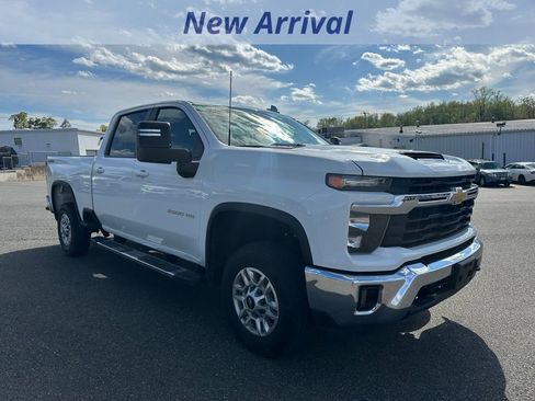 Used 2025 Chevrolet Silverado 2500 LT w/ Convenience Package AWD/4WD image 2