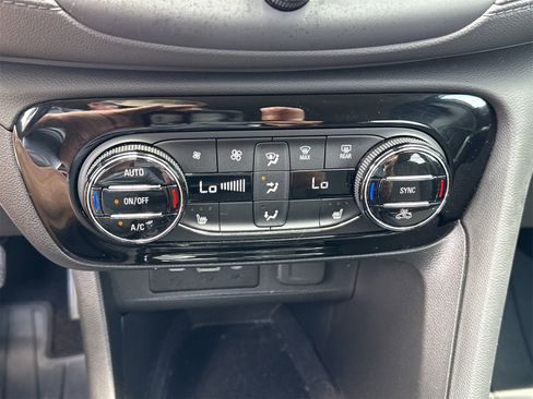 Used 2022 Buick Encore GX Select image 24