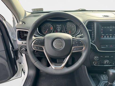 Used 2020 Jeep Cherokee Latitude Plus FWD image 11