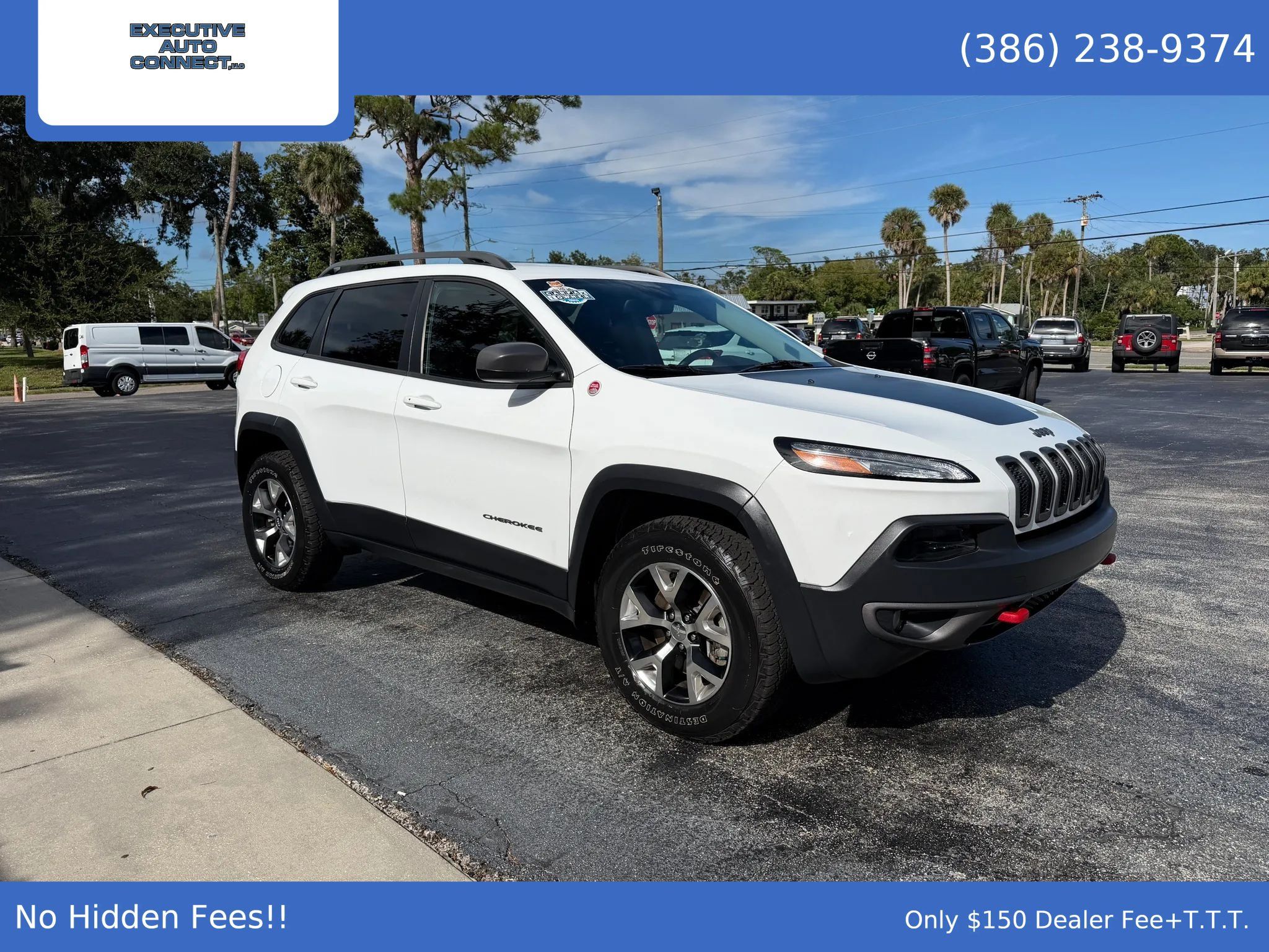 Used 2017 Jeep Cherokee Trailhawk w/ Comfort/Convenience Group AWD/4WD image 3
