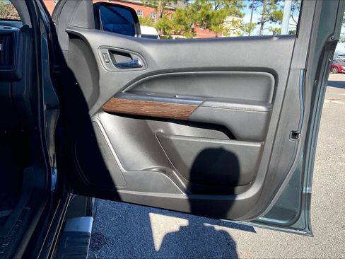 Used 2017 GMC Canyon Denali image 21