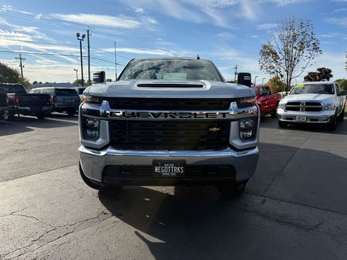 Used 2022 Chevrolet Silverado 3500 LT w/ Remote Start Package image 2
