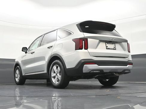 Used 2026 Kia Sorento LX FWD image 28