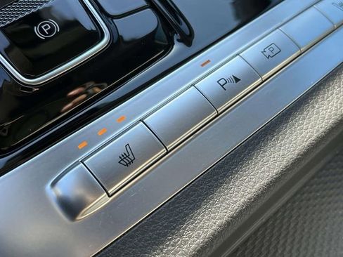 Used 2024 Kia Carnival EX image 28