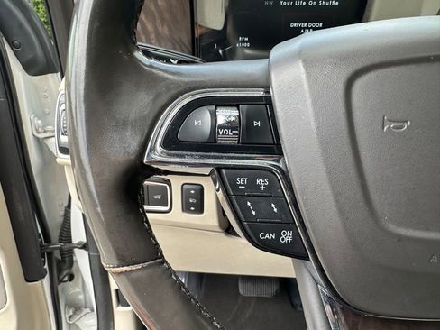 Used 2020 Lincoln Navigator L Reserve w/ Luxury Package AWD/4WD image 23