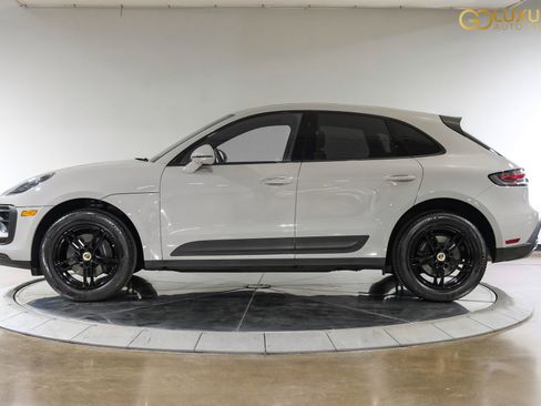 Used 2023 Porsche Macan Turbo image 11