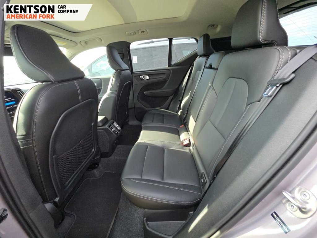 Used 2026 Volvo XC40 B5 Plus AWD/4WD image 5