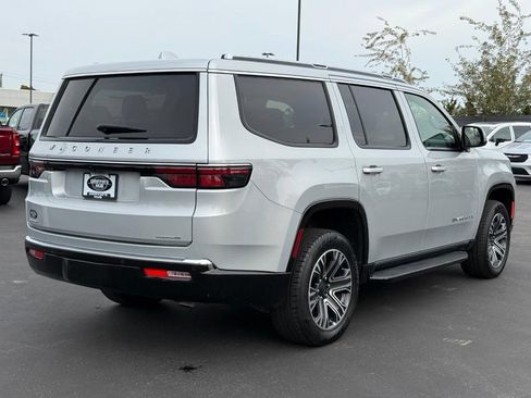 Used 2022 Jeep Wagoneer Series III AWD/4WD image 4