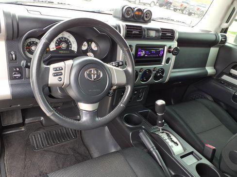 Used 2010 Toyota FJ Cruiser Base image 12