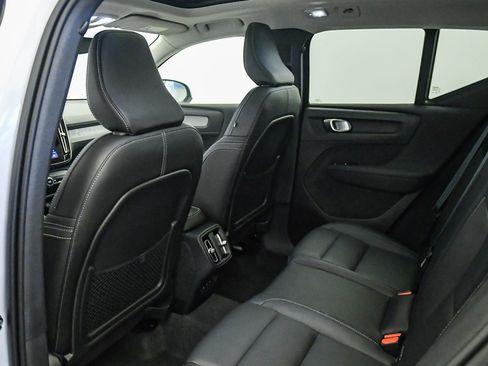 Certified 2025 Volvo XC40 B5 Core image 19