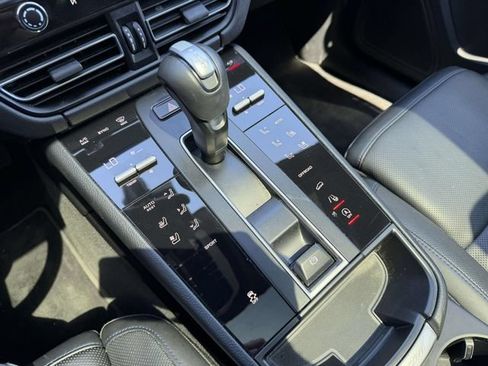 Certified 2024 Porsche Macan AWD/4WD image 24