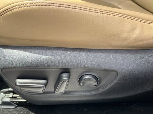Used 2019 Toyota RAV4 XLE Premium FWD image 11